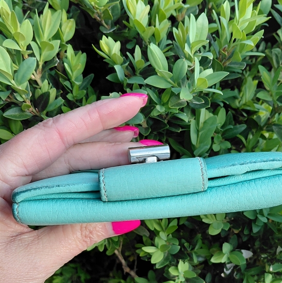 Tiffany & Co. Turquoise Blue Leather Turnlock Wallet - Picture 9 of 13